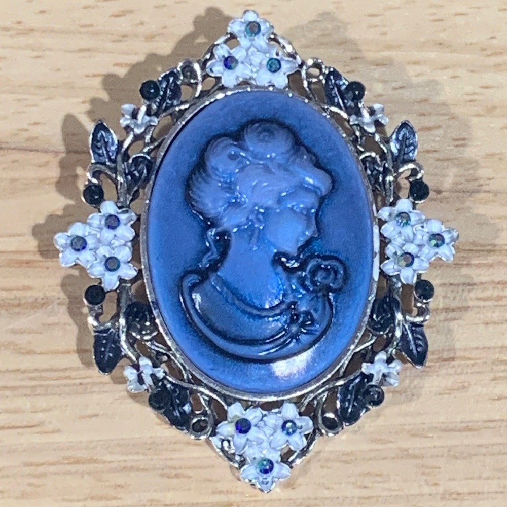 Vintage Style Blue Cameo Brooch Silver Tone Floral Rhinestone‎ Portrait Pin